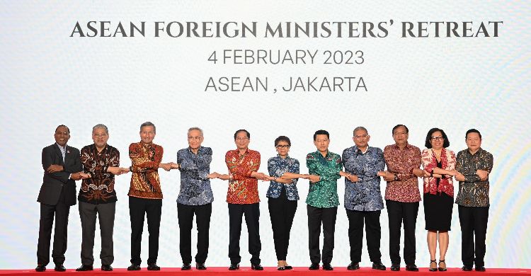 Pimpin Acara Para Menlu ASEAN, Bu Retno Harumkan Indonesia