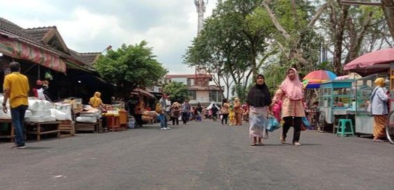 Jokowi Datang, Aspal Pasar  Halat Medan Masih Lengket