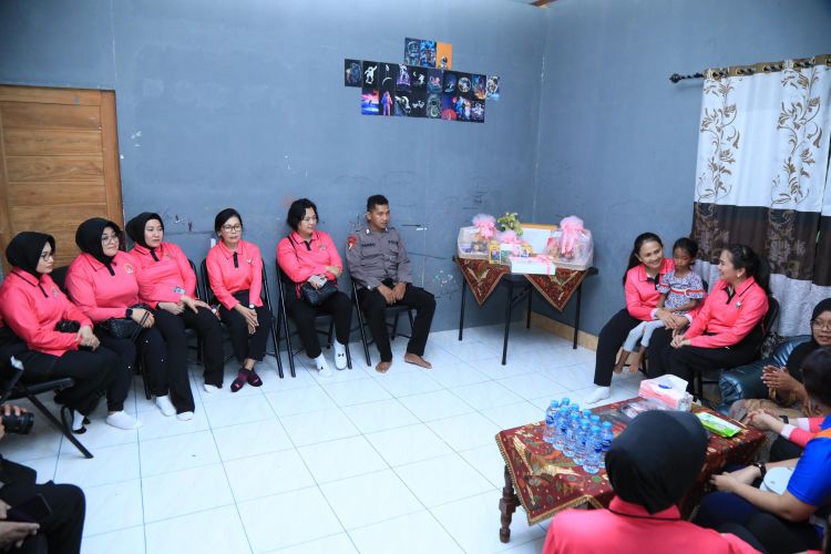 Yayasan Kemala Bhayangkari Gelar Bakti Sosial sebagai Bagian 'Tour of Kemala 2025'