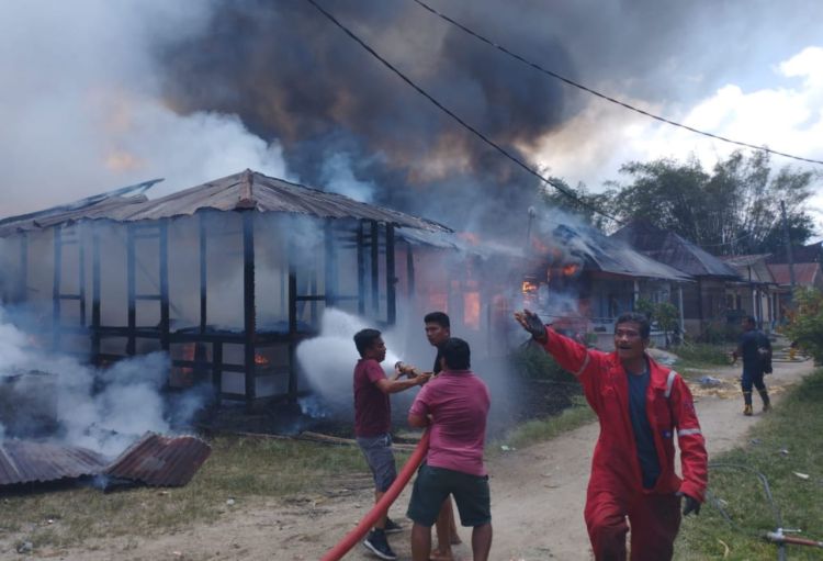 4 Bangunan di Balige Ludes Terbakar, Satu Warga Terluka