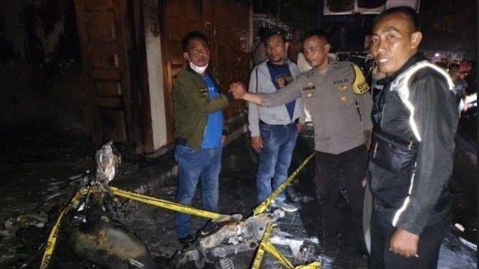Dua Remaja Terbakar, Satu Tewas-Ruko Ludes