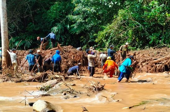 Longsor di Way Kanan Renggut Dua Korban Jiwa, Tiga Belum Ditemukan