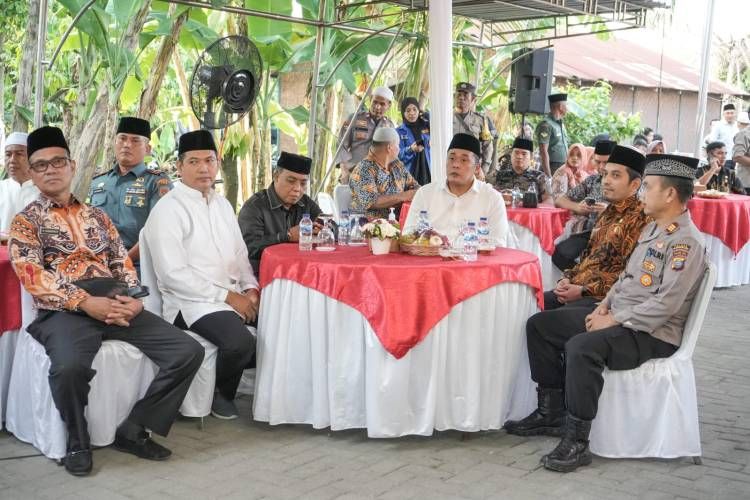 Mohon Doanya, Aulia Serahkan Hibah 50 Juta Untuk Bangun Masjid dan 10 Juta Untuk Paket Sembako