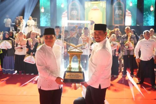 Tropy Juara Umum MTQ-Porwil Diarak  Keliling Belawan
