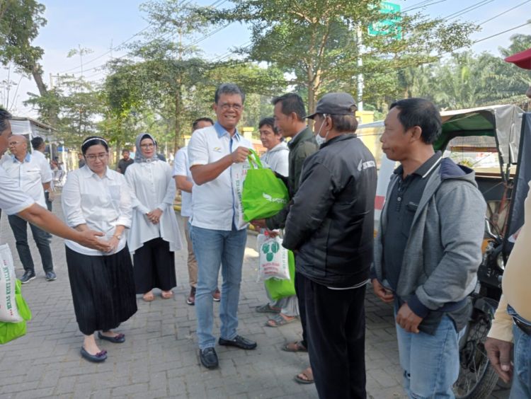PTPN2 Bagikan Sembako dan Santuni Anak Yatim