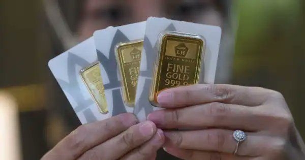 Harga Emas Antam Terjun ke Level Rp1.077.000