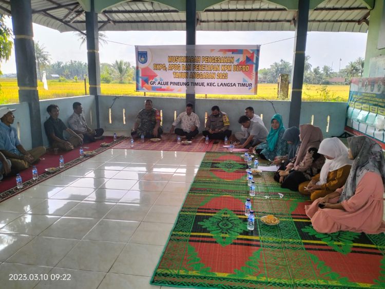 Disaksikan Babinsa dan Bhabinkamtibmas Alue Pineung Timur, Masyarakat : Bantuan Untuk Kesejahteraan Bukan Bibit Masalah