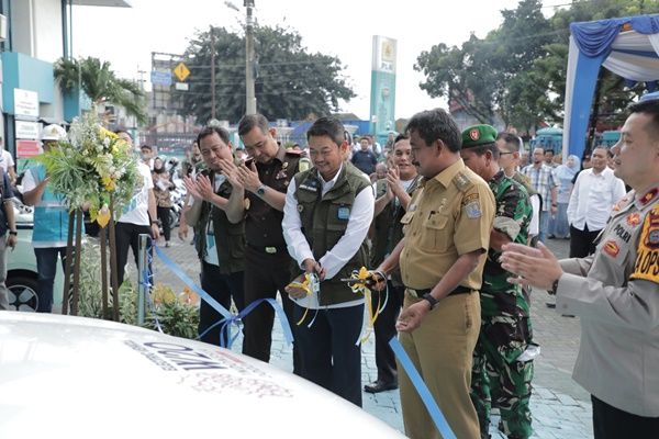 Dorong Penggunaan Kendaraan Listrik, PLN dan Wali Kota Resmikan SPKLU Pertama di Kota Binjai