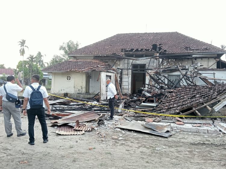 Kantor Afdeling Kebun TGP PTPN2 Diduga Dibakar OTK