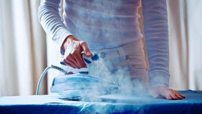 Chatnya Gak Dibalas, Pria di Jakpus Setrika Tubuh Pacar