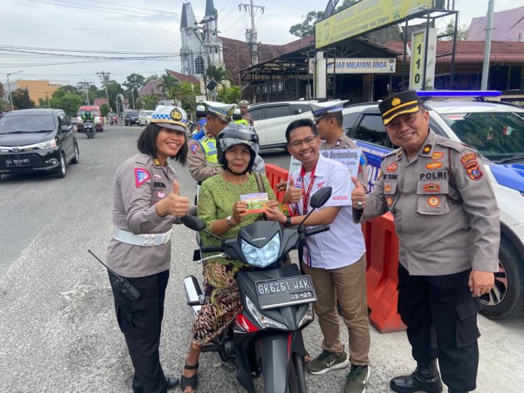 Ops Keselamatan Toba 2023 Sudah Berakhir, Satlantas Polres Siantar Bagi-Bagi Helm Gratis