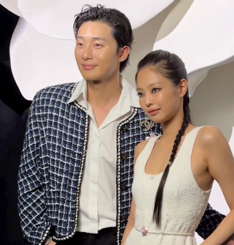 Park Seo Joon Tertangkap Kamera saat Dekati Jennie BLACKPINK