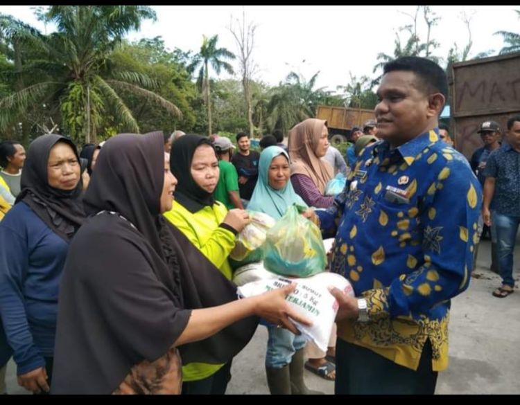 Raih Adipura ke 16 Camat Lubuk Pakam Bagi Sembako.