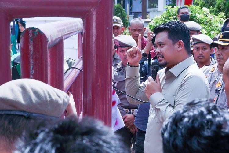 Bobby Minta Masa HMI Untuk Tunjukan Ada Warga Berobat Gratis Pakai KTP Ditolak