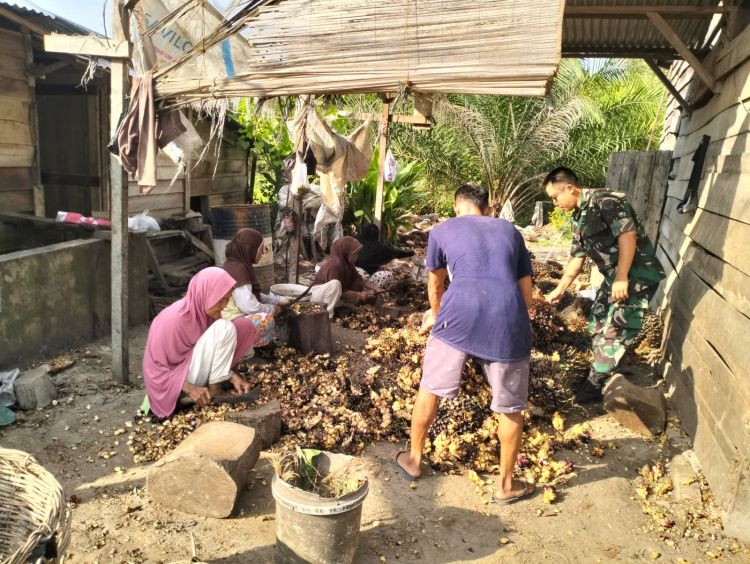 Serka Parmin Bangun Semangat Petani Sawit Birem Aceh Timur