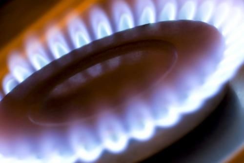 Mengapa Api Memiliki Warna yang Berbeda-Beda?