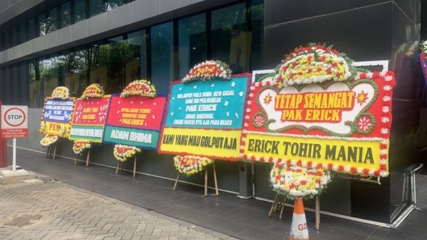 Kantor PSSI Dipenuhi Karangan Bunga Pasca FIFA Batalkan Indonesia sebagai Tuan Rumah Piala Dunia U-20 2023