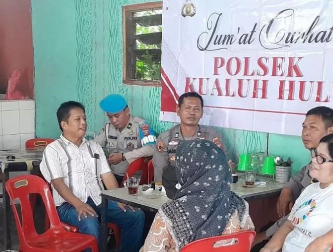 Personil Polsek Kuauh Hulu Laksanaka  Jumat Curhat