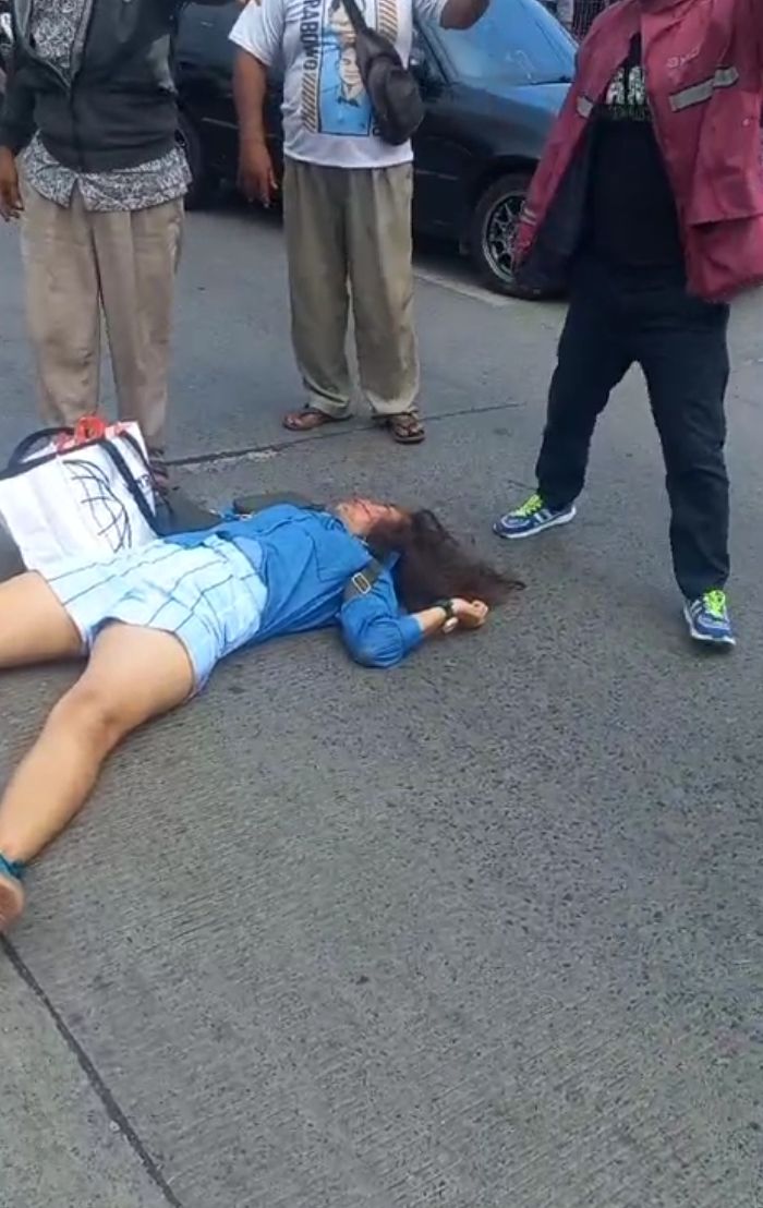 Wanita Pengendara Motor Tabrakan di SM Raja, Hingga Terkapar Tak Sadarkan Diri