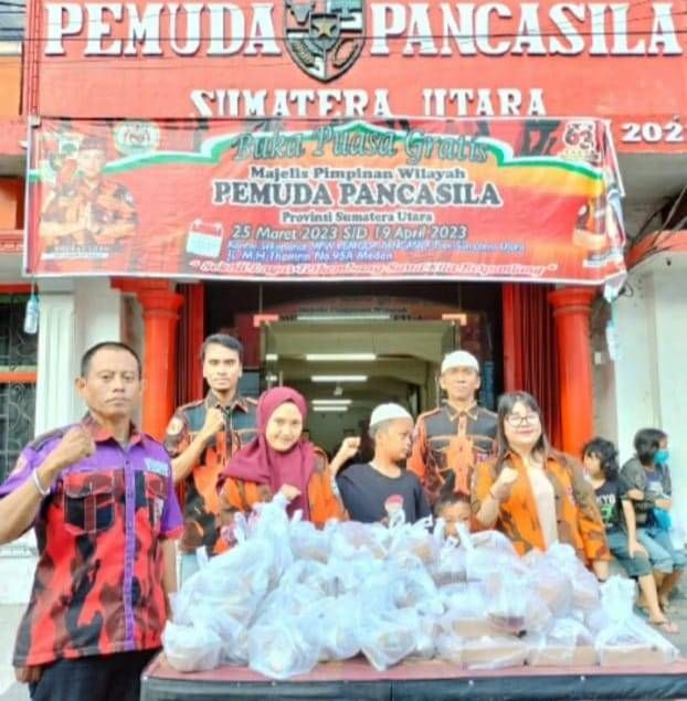 MPW Pemuda Pancasila Sumut   Bagi Takjil, Ini Kata Kodrat Shah
