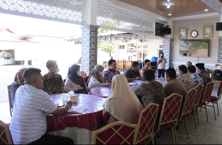 Lakukan Pemeriksaan Laporan Keuangan Pemkab Labuhanbatu, Tim BPK Dijamu Bupati di Rumah Dinas