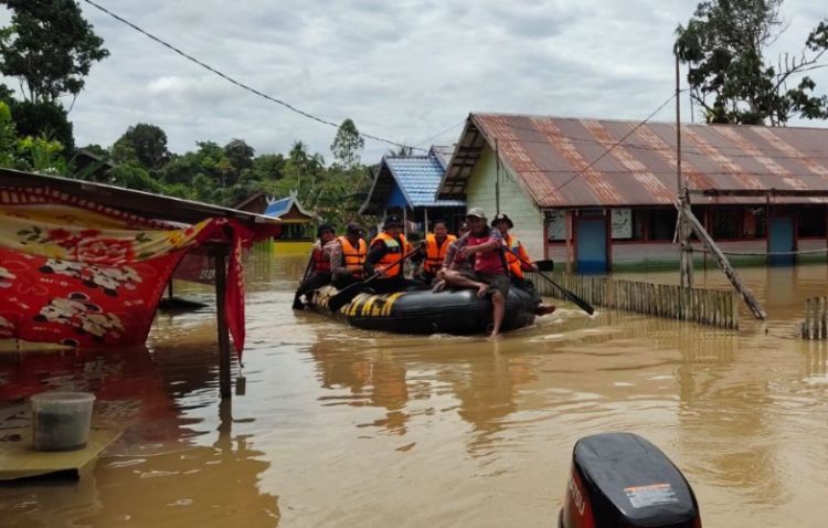Banjir Kapuas Meluas, Kini Sudah Merendam 4.166 Rumah Warga