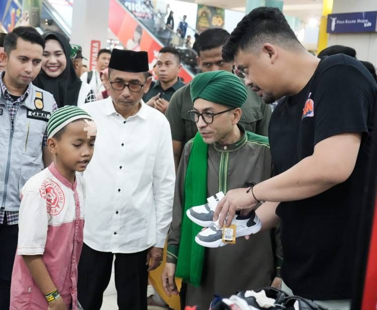 Walikota Bobby Belanjai Ratusan Anak Yatim Dhuafa Kebutuhan Lebaran