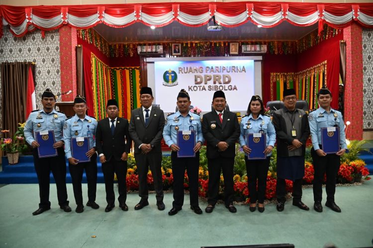 Beri Pelayanan Publik Terbaik, Kantor Imigrasi Sibolga raih Penghargaan Walikota