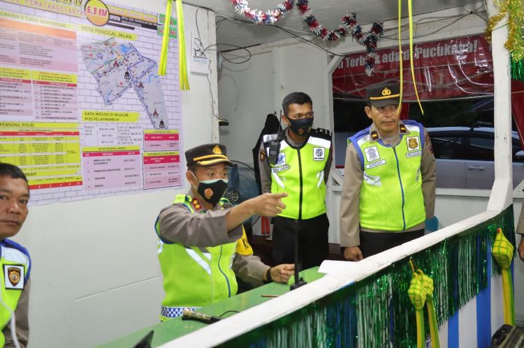 Kapolres Cek Kesiapam Sarana Pos Pam Lebaran di Jalur Alternatif