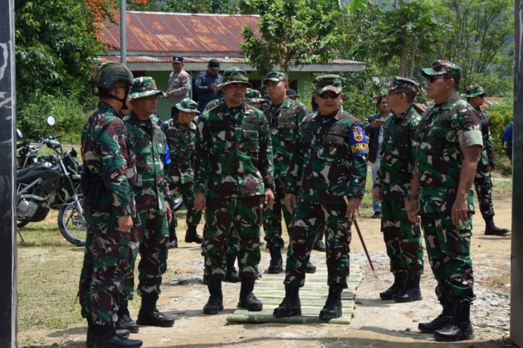 Pangdam I/BB Tinjau Latihan Perang Hutan Yonif 122/TS