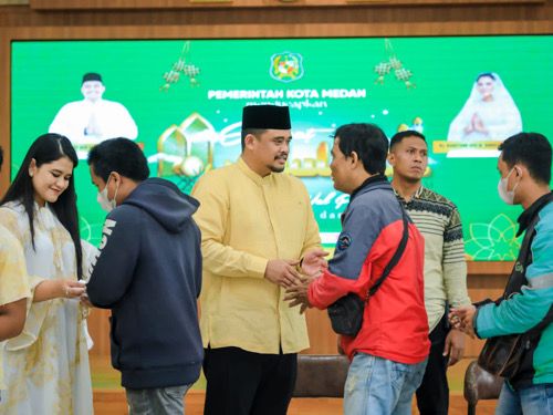 Warga Medan Berbondong-bondong Hadiri Open House di Rumah Dinas Walikota