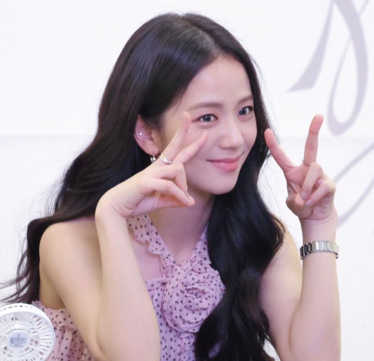 Album Debut Solo Jisoo BLACKPINK Cetak Rekor Penjualan