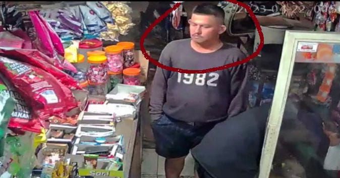 Terekam CCTV, Pria Ini Ambil Dompet Pembeli