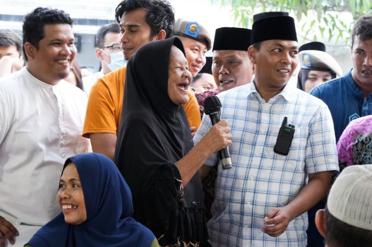 Bobby Nasution Ikut Bantu Pecahkan  Masalah Warga saat Safari Ramadan