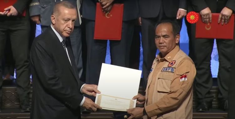 Presiden Erdogan Anugerahi Personel Indonesia Medali dan Penghargaan Pascagempa M7,8