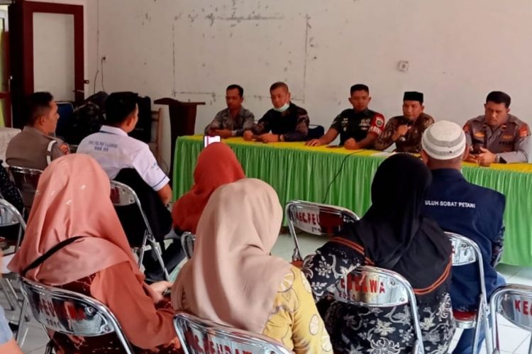 Babinsa Ramil 16/Pdw, Ikuti Rapat Lokal Karya Mini UPTD Puskesmas Peudawa