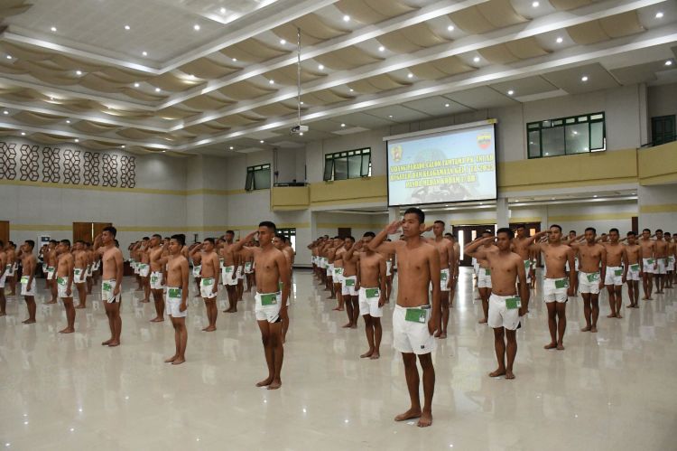 Cetak Prajurit Andal, Kasdam I/BB Pimpin Sidang Parade Penerimaan Tamtama PK TNI AD Panda Medan