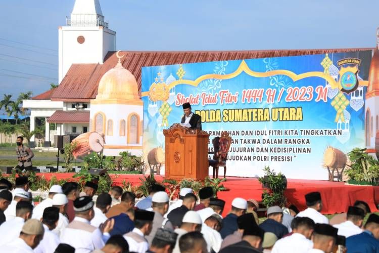 Keluarga Besar Polda Sumatera Utara Laksanakan Sholat Idul Fitri 1 Syawal 1444 H
