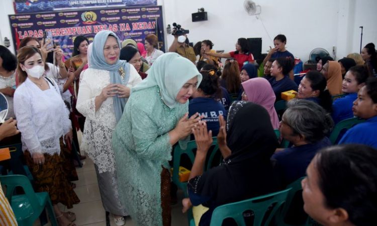 Peringati Hari Kartini di Lapas Perempuan, Nawal Lubis Borong Hasil Kerajinan Warga Binaan