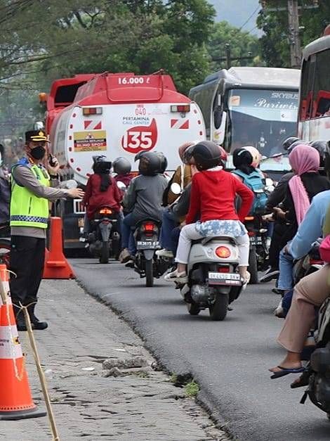 Jalur Wisata Medan-Berastagi Macet, Kapolrestabes Medan Turun Tangan Bantu Urai Kemacetan