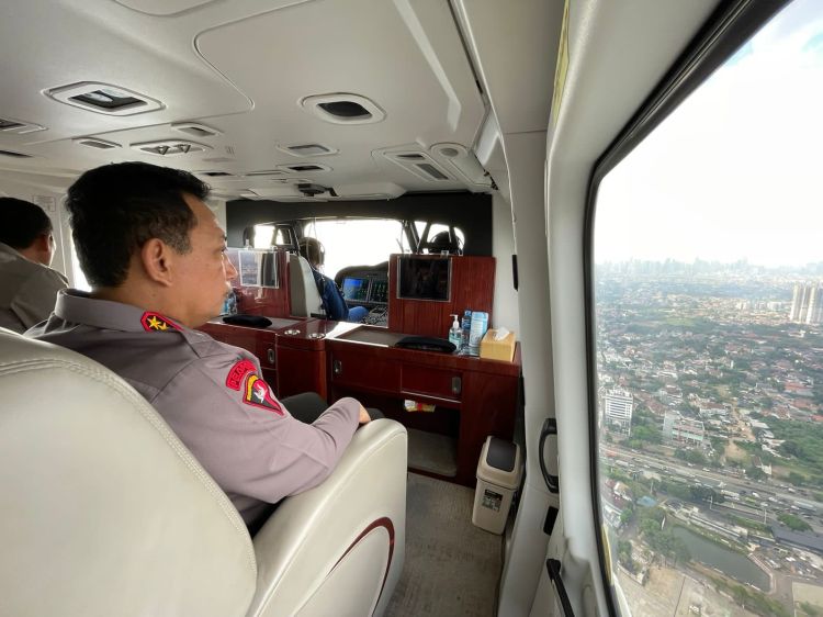 Kapolri Pantau Arus Mudik di Jalan Tol dan Arteri Via Helikopter