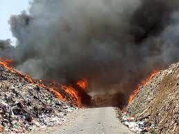 Pembakaran TPA Terjun Resahkan Warga,  Api Membubung dan Asap Bikin Nafas Sesak