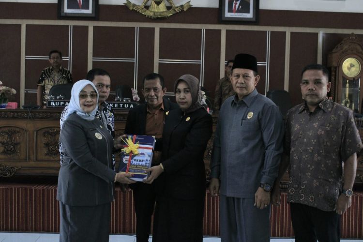 Bupati Labuhanbatu Sampaikan LKPJ, DPRD Usulkan Bentuk Pansus