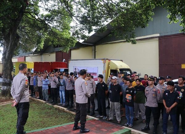 30 Ribu Paket Sembako Kapolri Diserahkan ke Persis Wilayah Jakarta, Banten dan Jabar