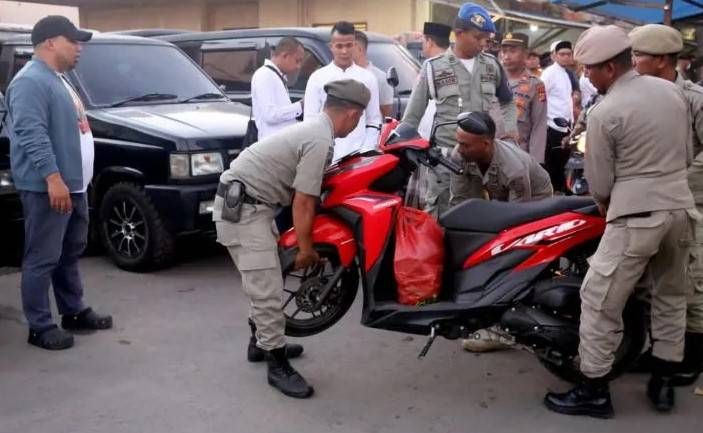Pj Bupati Aceh Besar Turun Lihat Parkir   Pasar Induk Lambaro Masih Semerawut