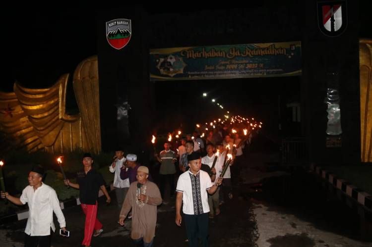 Batalyon Infanteri Raider 100/PS Laksanakan Kegiatan Takbir Keliling