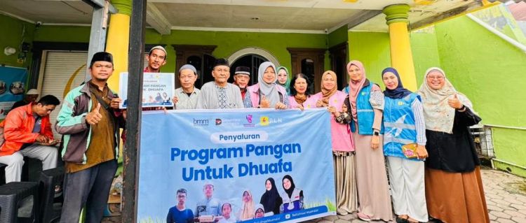 Srikandi PLN Gandeng BMM Salurkan 100 Paket Pangan untuk Dhuafa di Medan