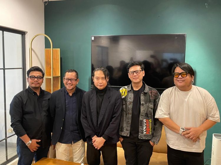 Dari Kafe ke Dapur Rekaman, Ibnu Wildan Ramaikan Industri Musik dengan Album 'Perayaan Patah Hati '