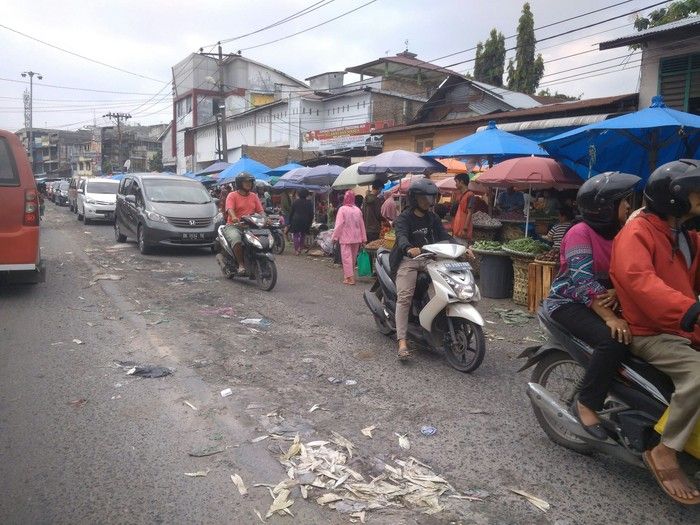 Curhat PKL Pajak Sukaramai ke Redaksi, Dimintai Uang Ratusan Ribu Atau Angkat Kaki