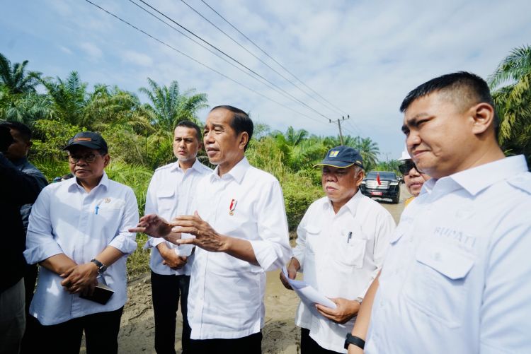 Jokowi Terima Aduan 7.400 Lokasi Jalan Rusak dari Warganet